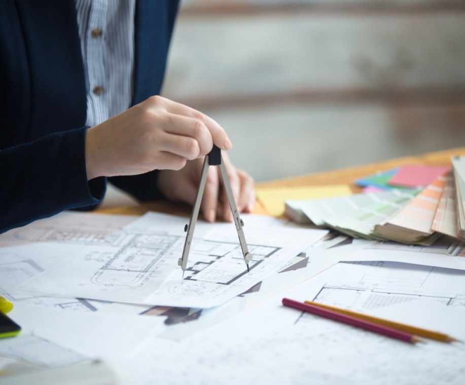 female-architect-using-drawing-compass-PZNMCEU-min-1024x849